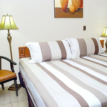 Hotel Tropico Inn San Miguel Buitenkant foto